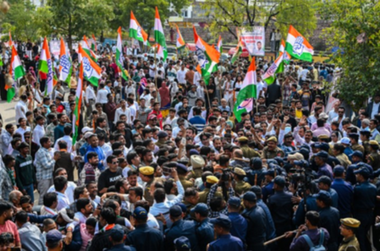 రాజస్థాన్ అసెంబ్లీలో హంగామా, బీకానర్ ఘటనపై కాంగ్రెస్ వాక్‌ఔట్