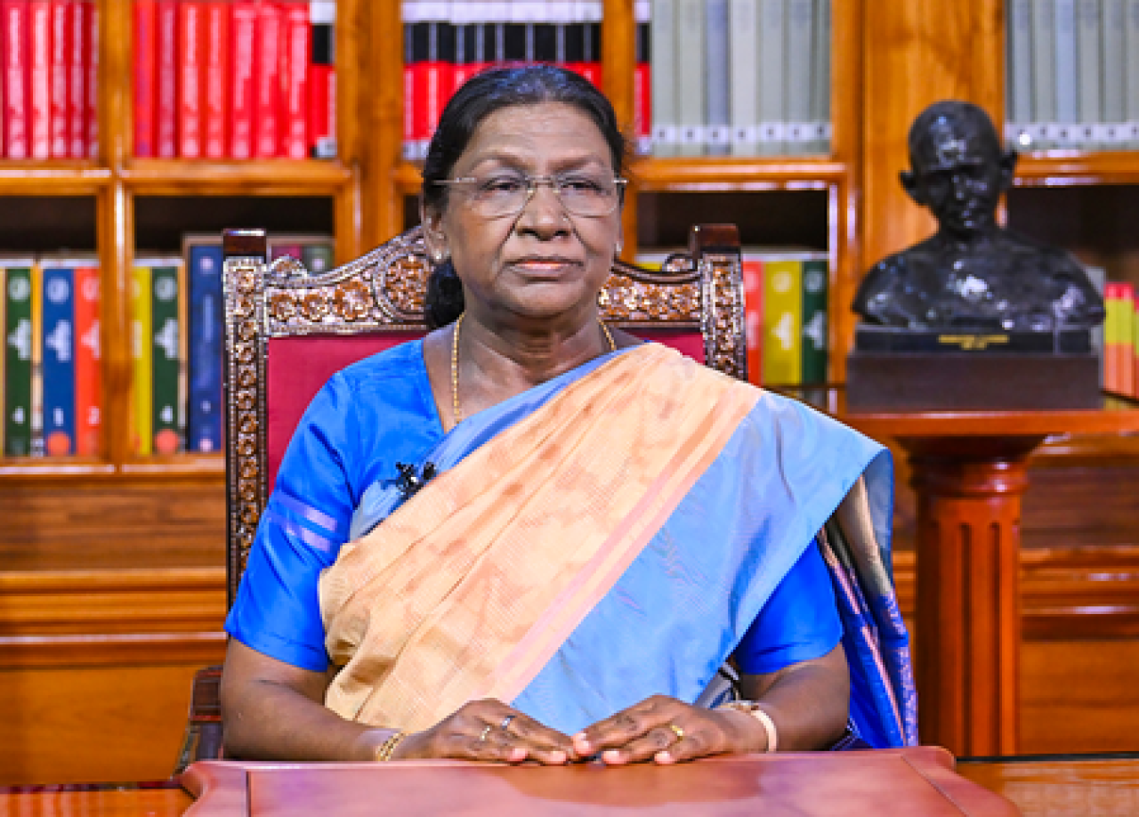 విశాఖపట్నంలో అంతర్జాతీయ నావిక ఫ్లీట్ సమీక్షలో పాల్గొంటున్న రాష్ట్రపతి ద్రౌపది ముర్ము