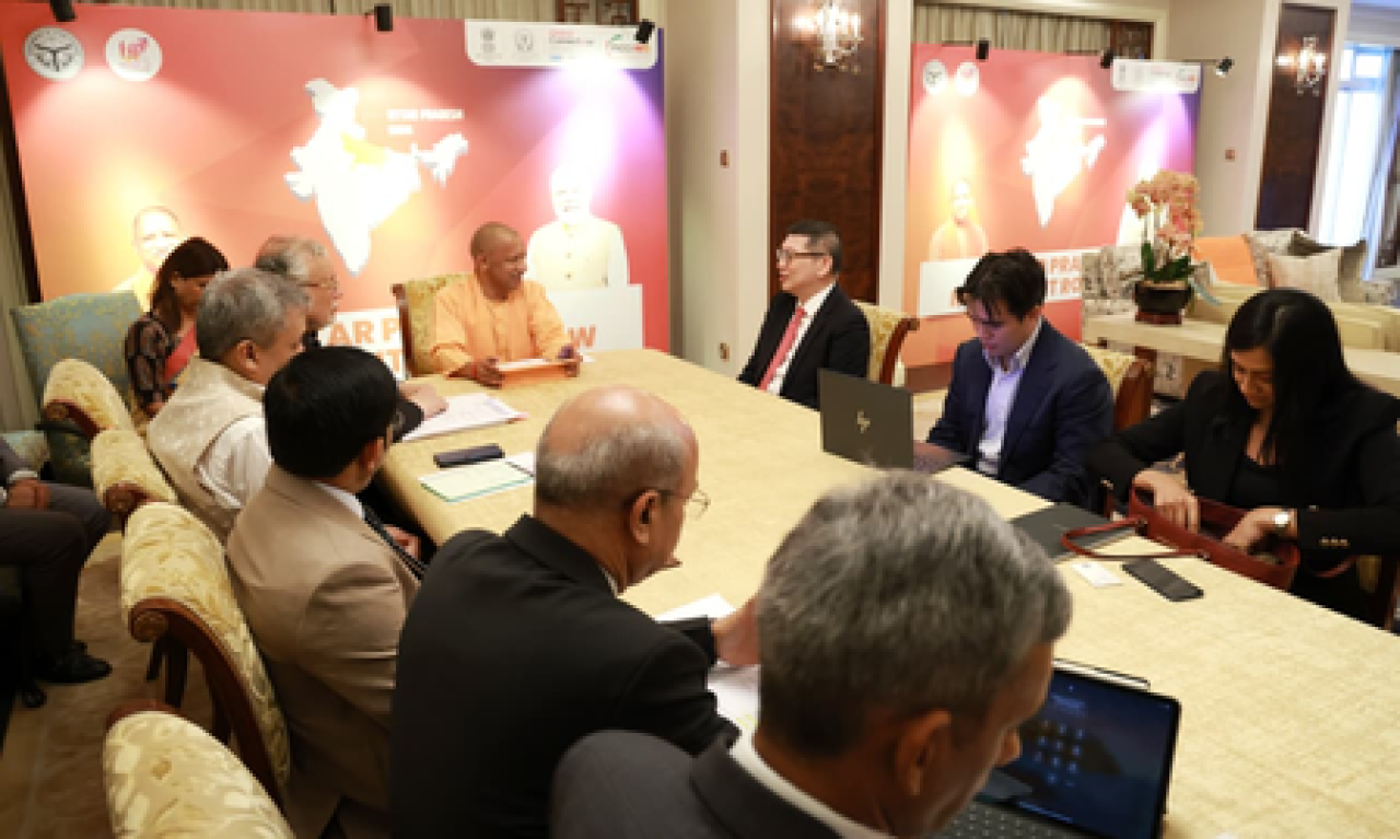 సింగపూర్లో సీఎం యోగీతో జీఐసీ సమావేశం: దీర్ఘకాలిక పెట్టుబడులపై చర్చ