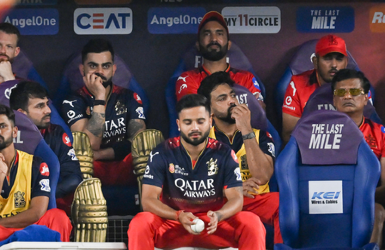 ఆదిత్య బిడ్లా గ్రూప్ కెన్సార్టియం RCBని 1.78 బిలియన్ డాలర్లకు కొనుగోలు చేసింది