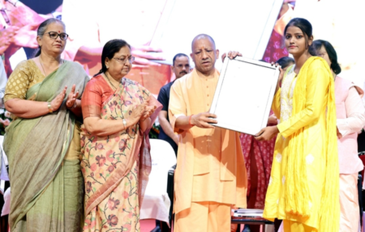 ఈ ఏడాది 5,000 ఆంగన్వాడీ ఉద్యోగుల నియామకం లక్ష్యం: సీఎం యోగి