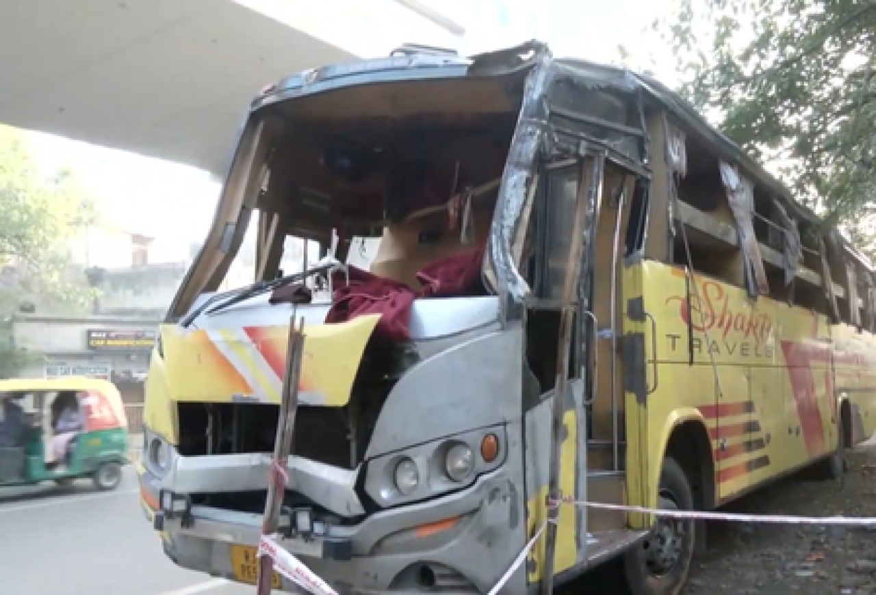 కరోల్ బాగ్‌లో ఘోర బస్సు ప్రమాదం, 2 మంది మృతి