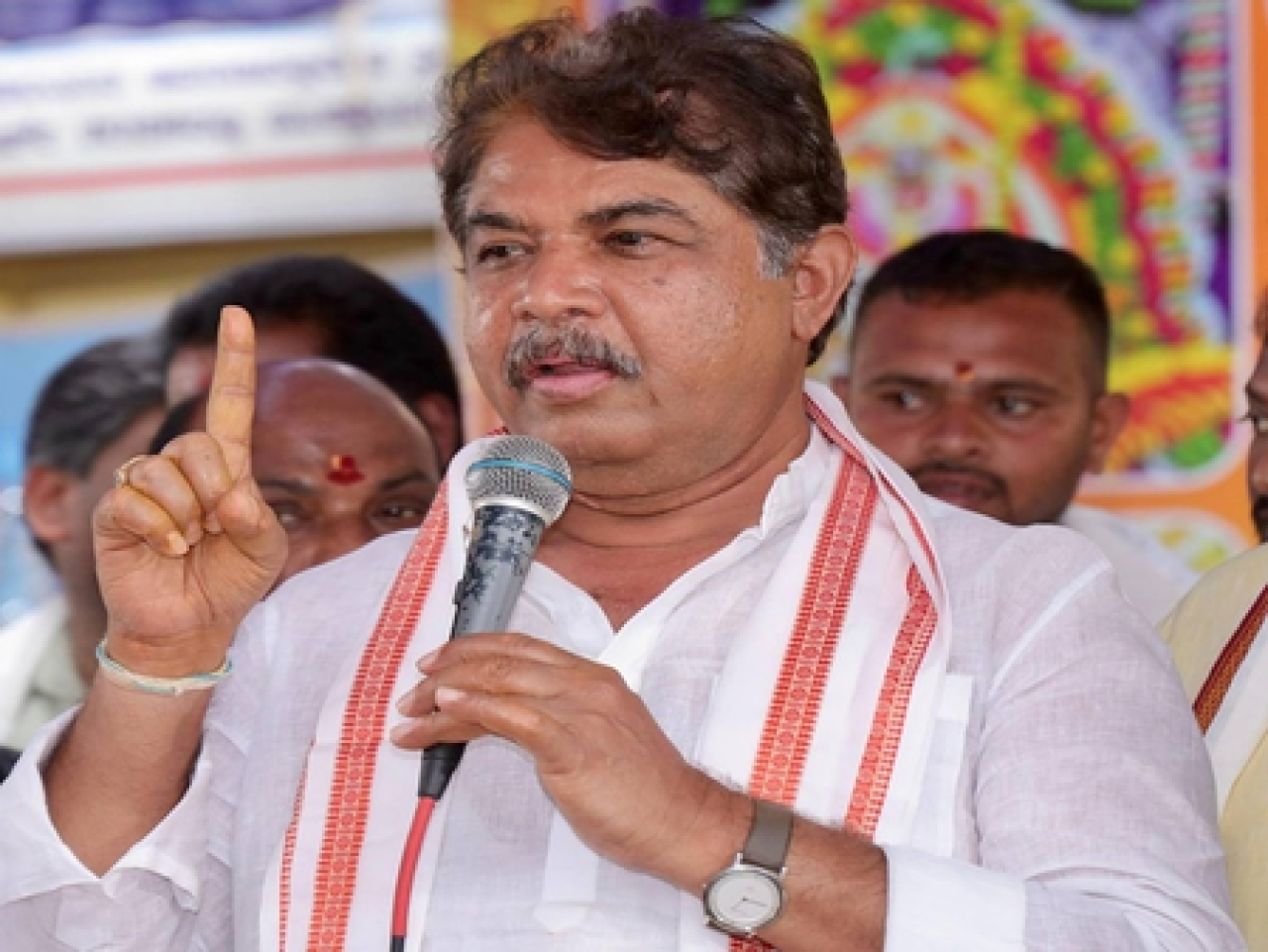 కర్నాటకలో ఓటరు జాబితాలో విదేశీయుల చేర్పు జాతీయ భద్రతకు ప్రమాదం