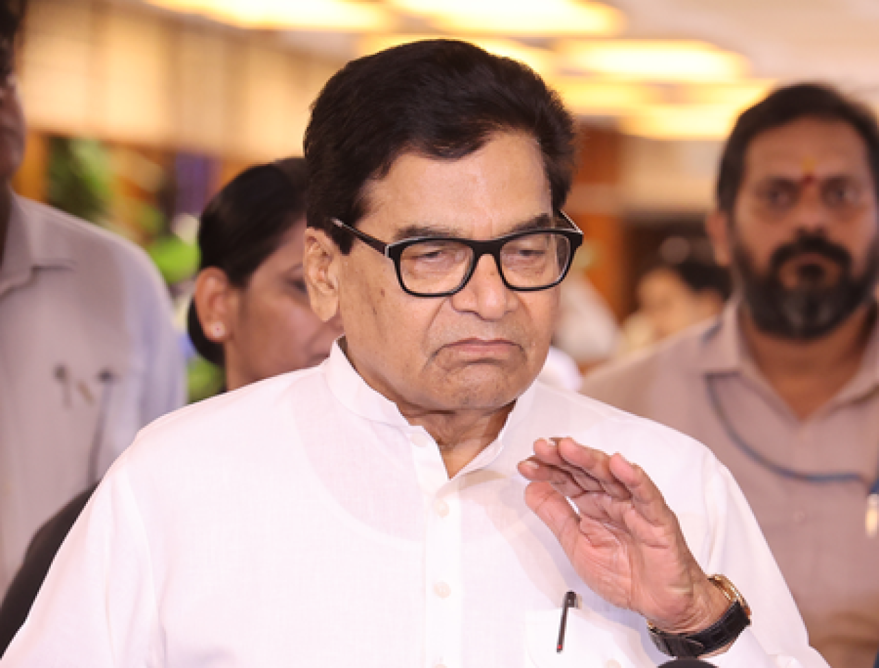 మోడీకి మధ్యస్థత చేయాల్సిన అవసరం ఉంది:_ramgopal_yadav