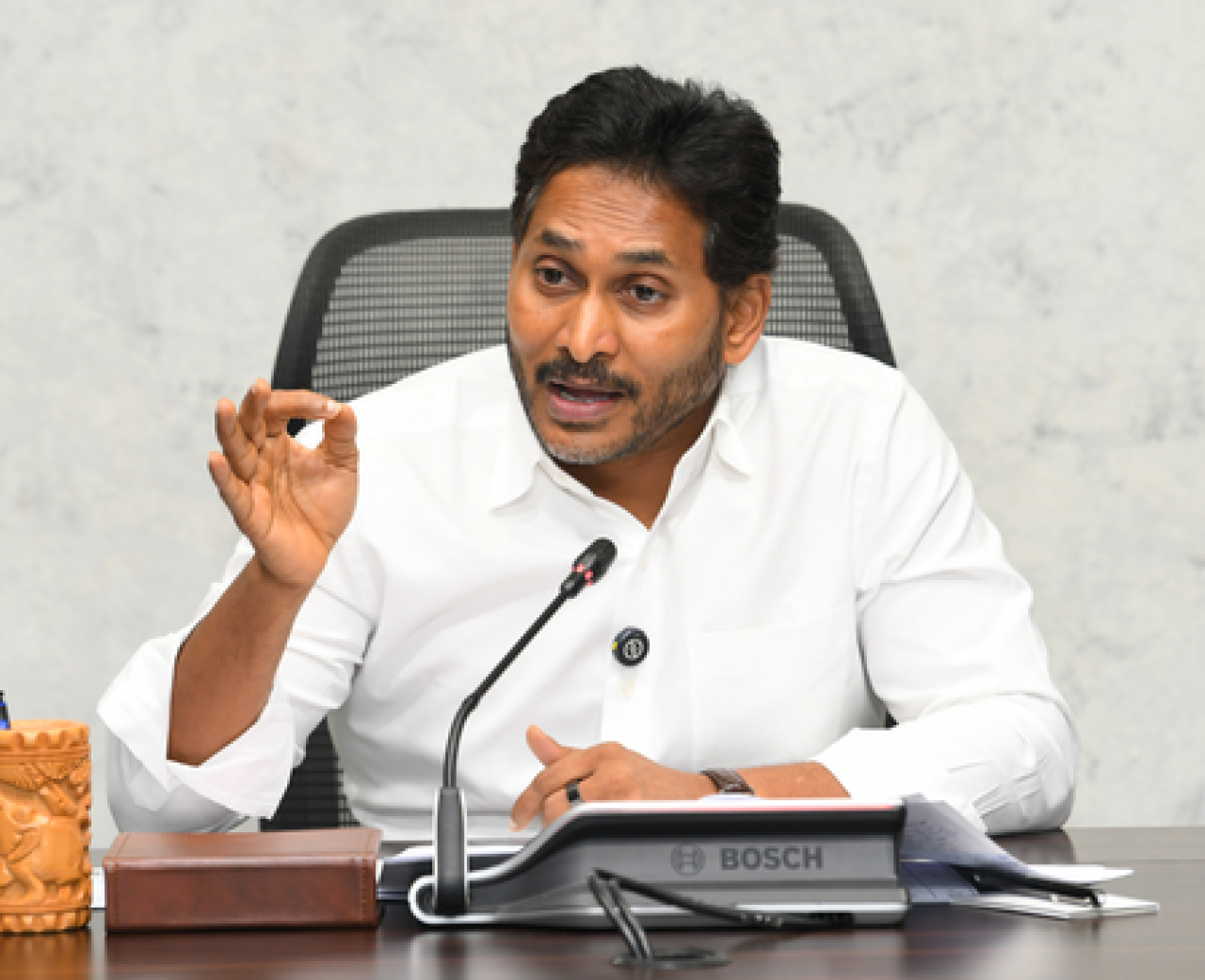 రాజకీయ ప్రయోజనాల కోసం తిరుమల ఆలయాన్ని వేదికగా మార్చుతున్న చంద్రబాబు: జగన్ రెడ్డి