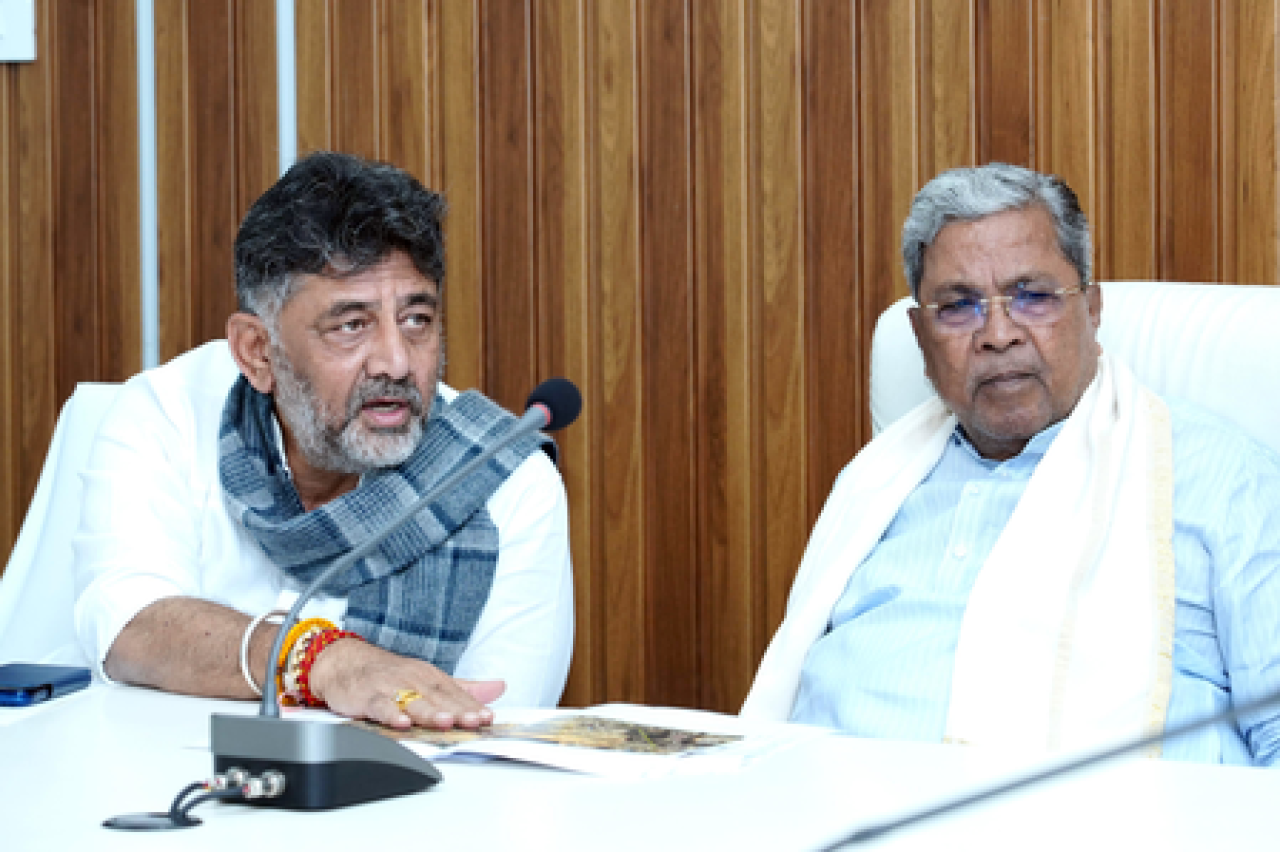 కర్నాటకలో 20 మంది ఎమ్మెల్యేలు ఢిల్లీకి బయలుదేరారు