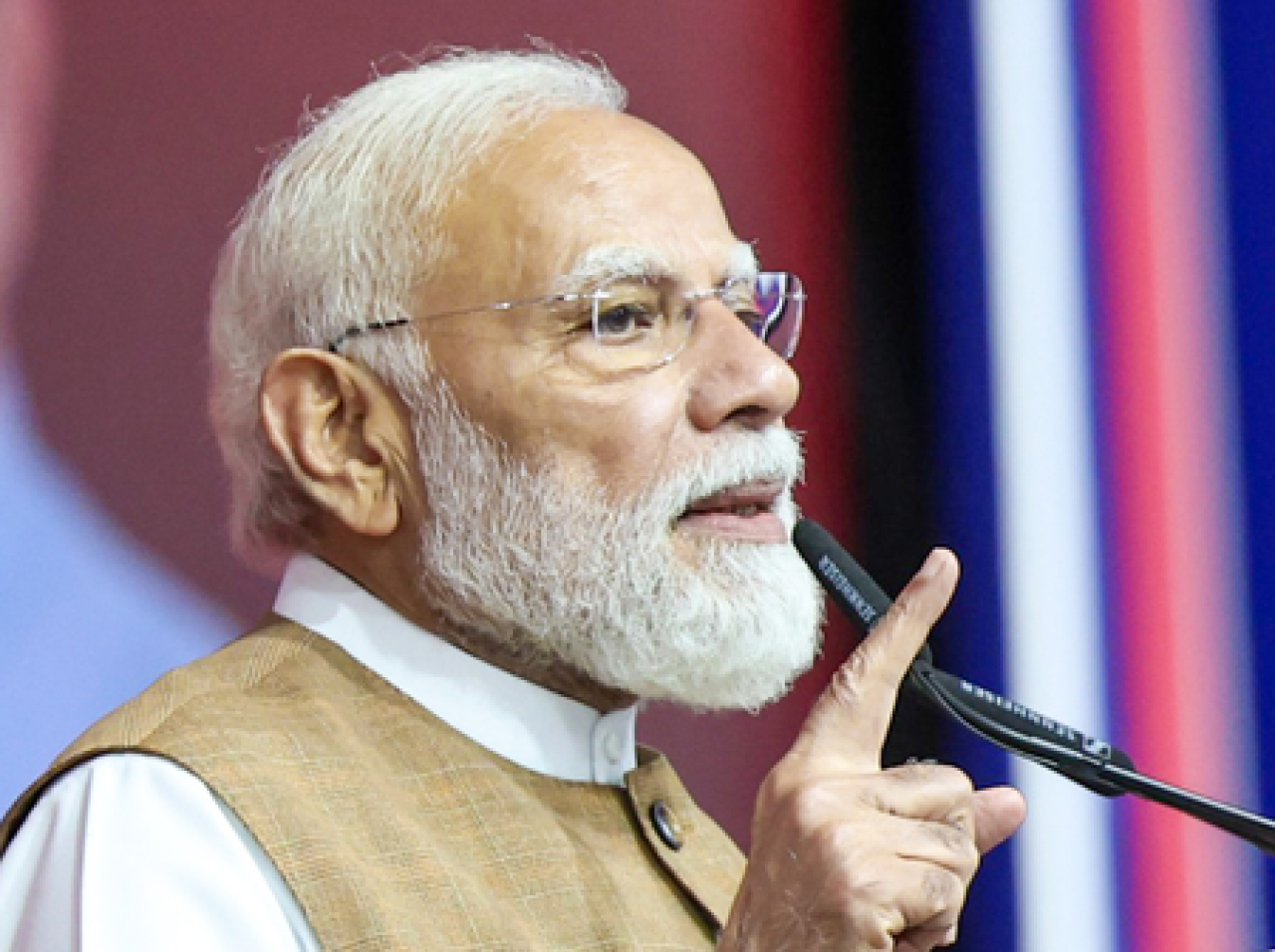 గుజరాత్‌లో ట్రక్కు ఢీకొనడంతో 7 మంది పుణ్యాత్ముల మరణం