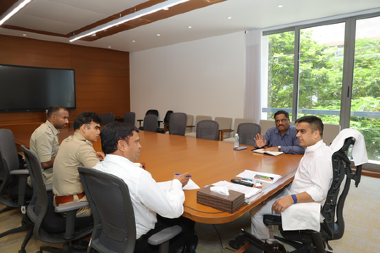 గుజరాత్లో మాదక ద్రవ్యాలపై కఠిన చర్యలు: 21 మంది అరెస్టు