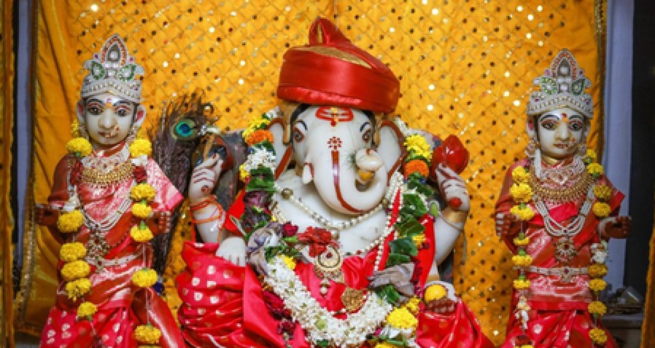 జాన్సీలోని ప్రాచీన గణేశ్ ఆలయం: చరిత్ర మరియు భక్తి