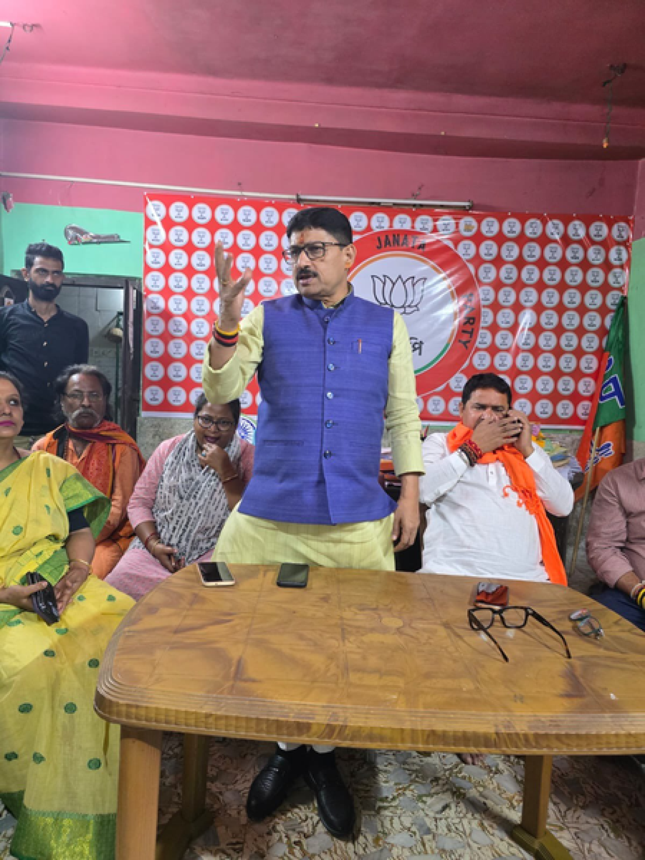 ఢిల్లీ బీజేపీ నేతలు ఎల్‌పీజీ సరఫరా పై ఆప్ ఎమ్మెల్యే వ్యాఖ్యలను ఖండించారు