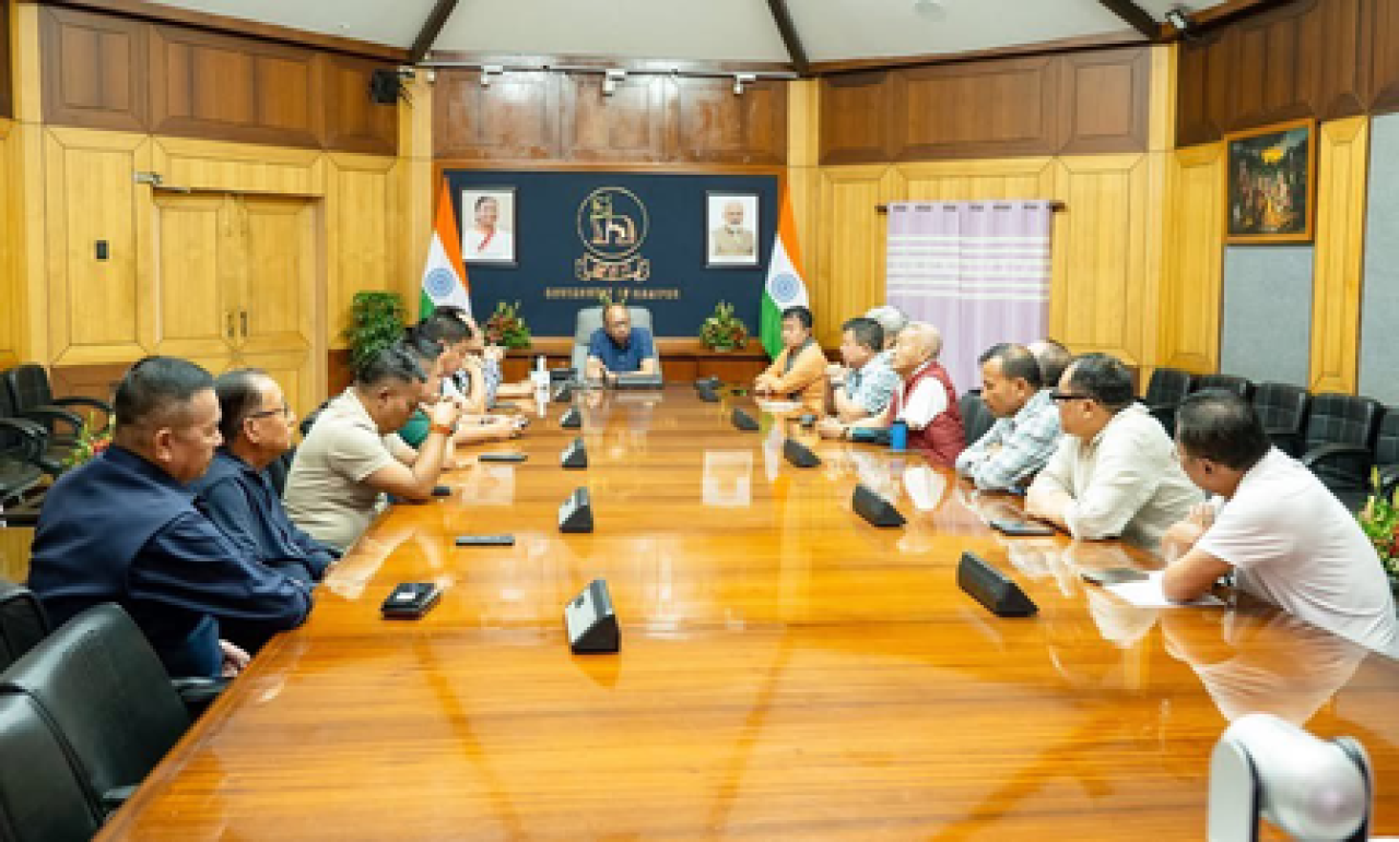 మణిపుర్లో బాంబు దాడి: సీఎం యుమనమ్ ఖేమచంద్ సమావేశం నిర్వహించారు