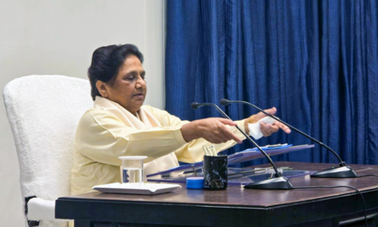 మహిళా ఆర్ధిక రిజర్వేషన్ పై మాయావతి కాంగ్రెస్కు, సపాకు తీవ్ర విమర్శలు