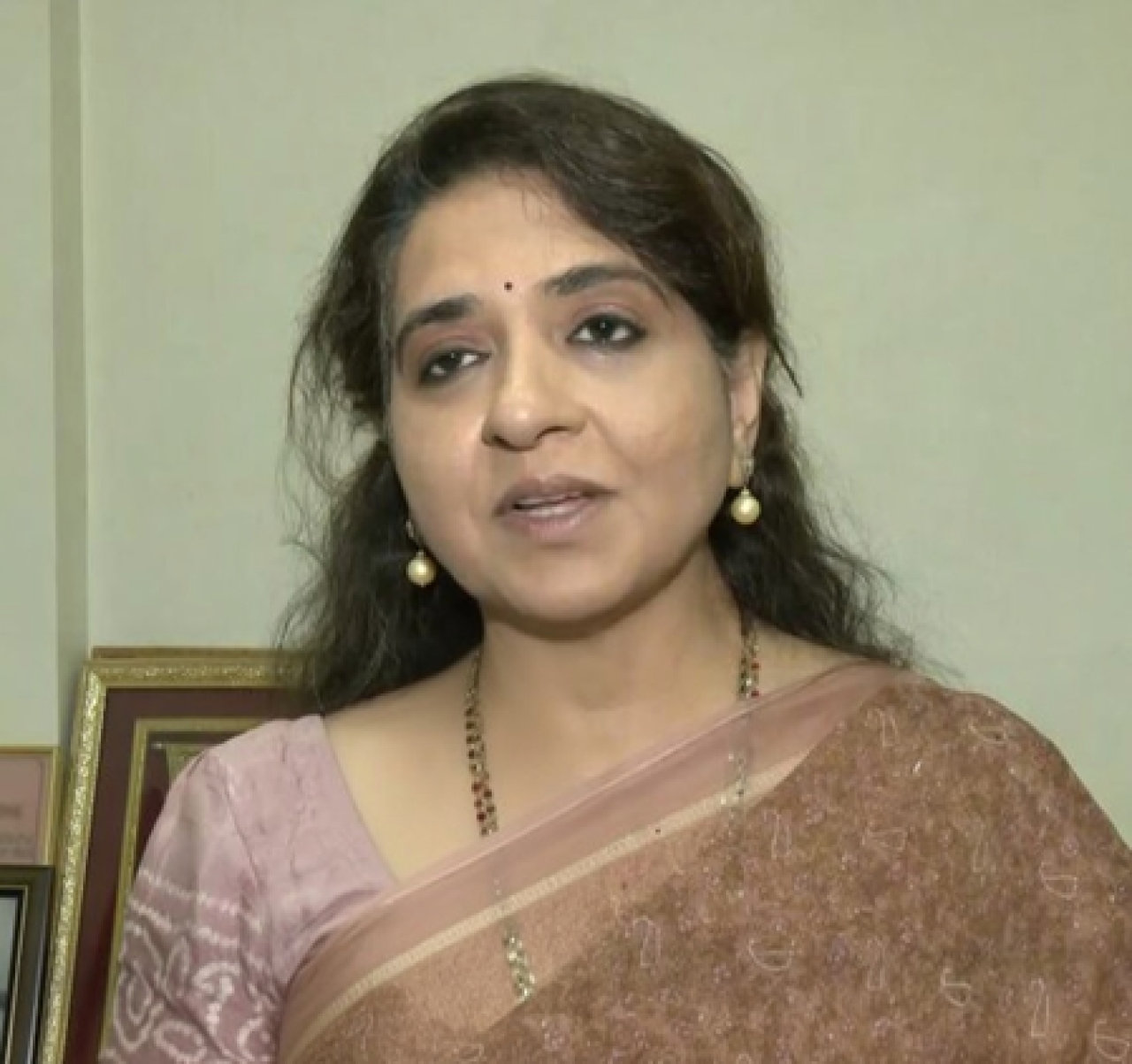శైనా ఎన్సీ: ప్రజలు ప్రతిస్పందిస్తారు, మమత, ఖడ్గే పై విమర్శలు