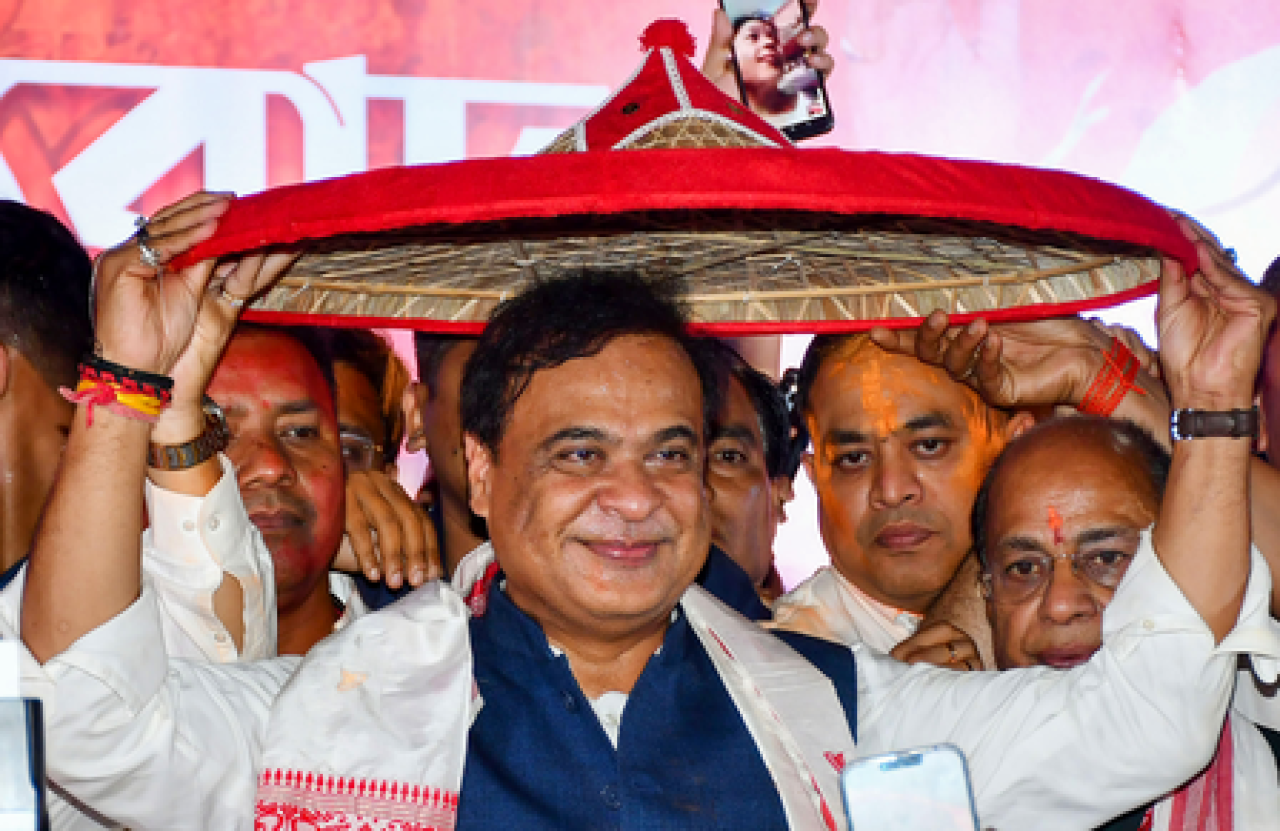 అసమ్లో కొత్త మంత్రి మండలానికి శపథం: హిమంత బిస్వా సర్మా