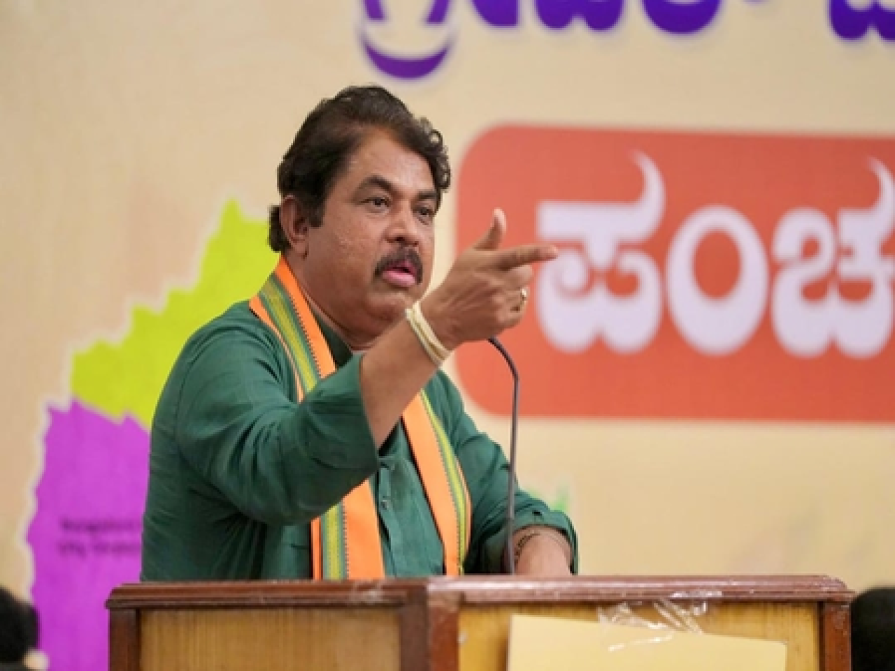 కర్నాటక ప్రభుత్వంపై బీజేపీ విమర్శలు, హిజాబ్ అంశంపై రాజకీయాలు