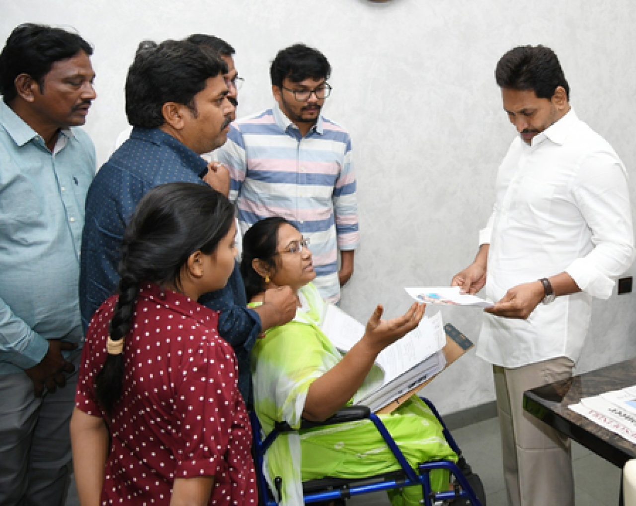 చంద్రబాబు నాయుడు మరోసారి సుగలి ప్రీతి కేసును నిర్లక్ష్యం చేస్తున్నారని జగన్ మోహన్ రెడ్డి ఆరోపించారు