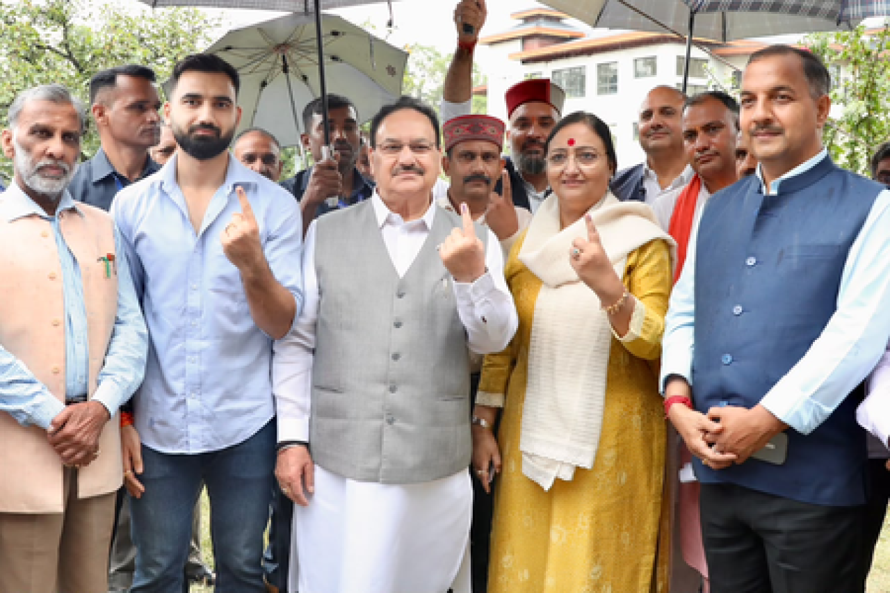 జేపీ నడ్డా తన పితృక గ్రామంలో ఓటు వేశారు, ప్రజలతో భాగస్వామ్యం కోరారు