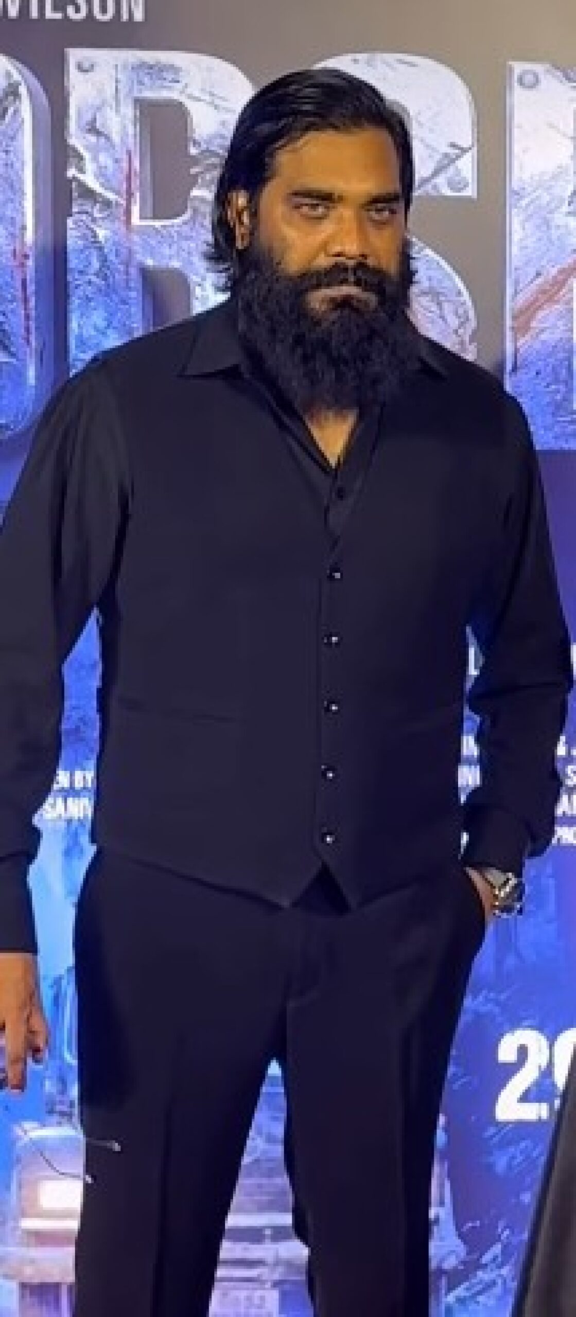 డైరెక్టర్ మరియు నటుడిగా రెండు పాత్రలు పోషించడం చాలా కష్టమైన పని: పీటర్ విల్సన్