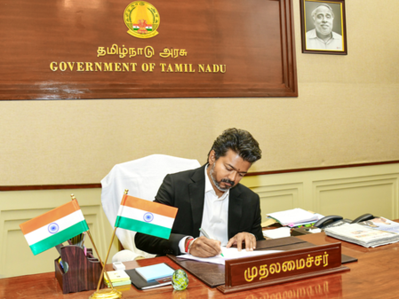 తమిళనాడులో సీఎం విజయ కీలక నిర్ణయం, 717 మద్యం దుకాణాలు మూసివేత