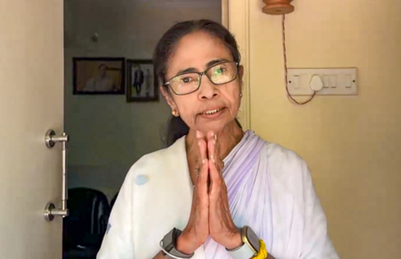 మమతా బెనర్జీ వీడియో సందేశం: కౌంటింగ్ కేంద్రం వదలకండి