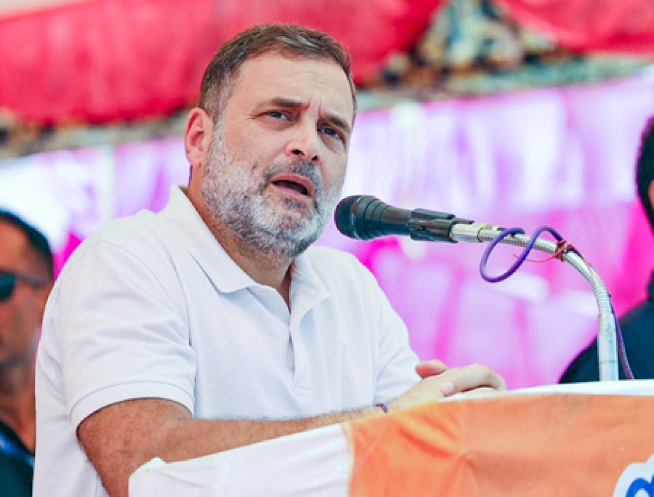 రాహుల్ గాంధీపై ఫిర్యాదు, బీజేపీ నేతల ఆందోళన