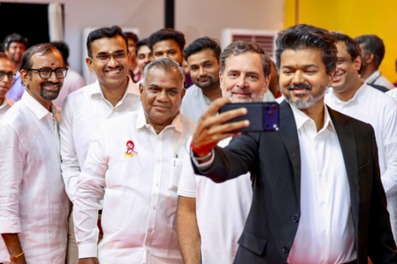 విజయ్ సీఎం కావడంతో సినిమా రంగంలో ఆనందం