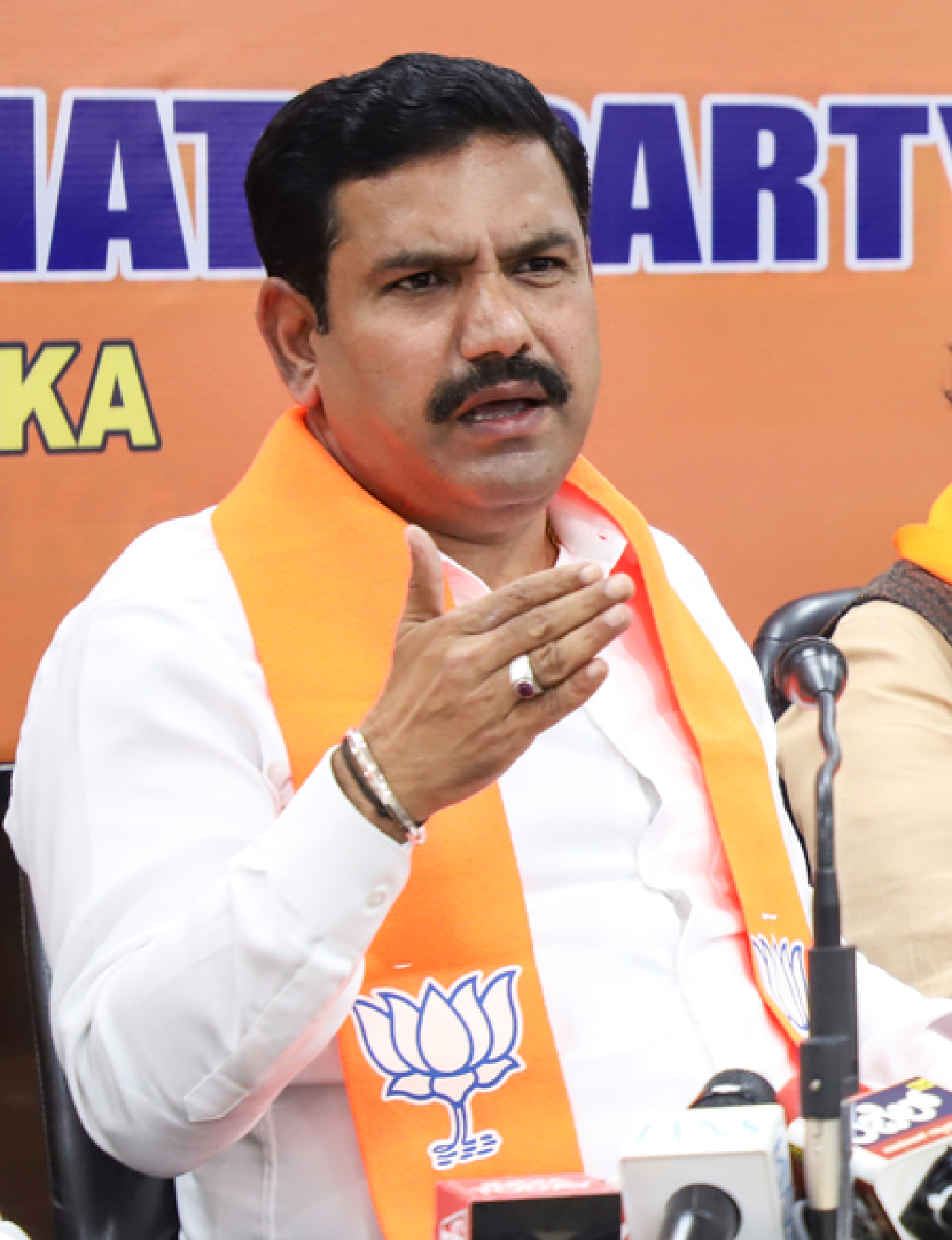 శ్రింగేరి ఎన్నికల ఫలితాలపై బీజేపీ రాహుల్ గాంధీకి క్షమాపణ కోరాలని డిమాండ్