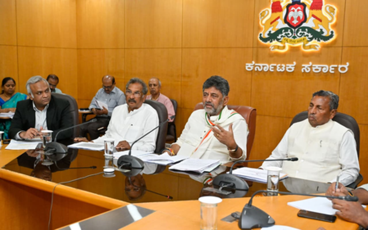 కర్నాటక: శివకుమార్ గారెంటీ పథకాల దుర్వినియోగంపై కఠిన చర్యలు తీసుకోవాలని ఆదేశించారు