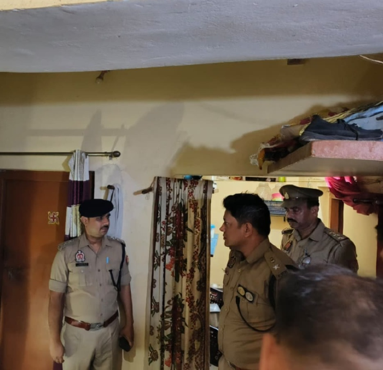 గోరఖ్పూర్లో చిన్న అన్న చేతిలో పెద్ద అన్న, భाभీ, మరియు భتیజా హత్య