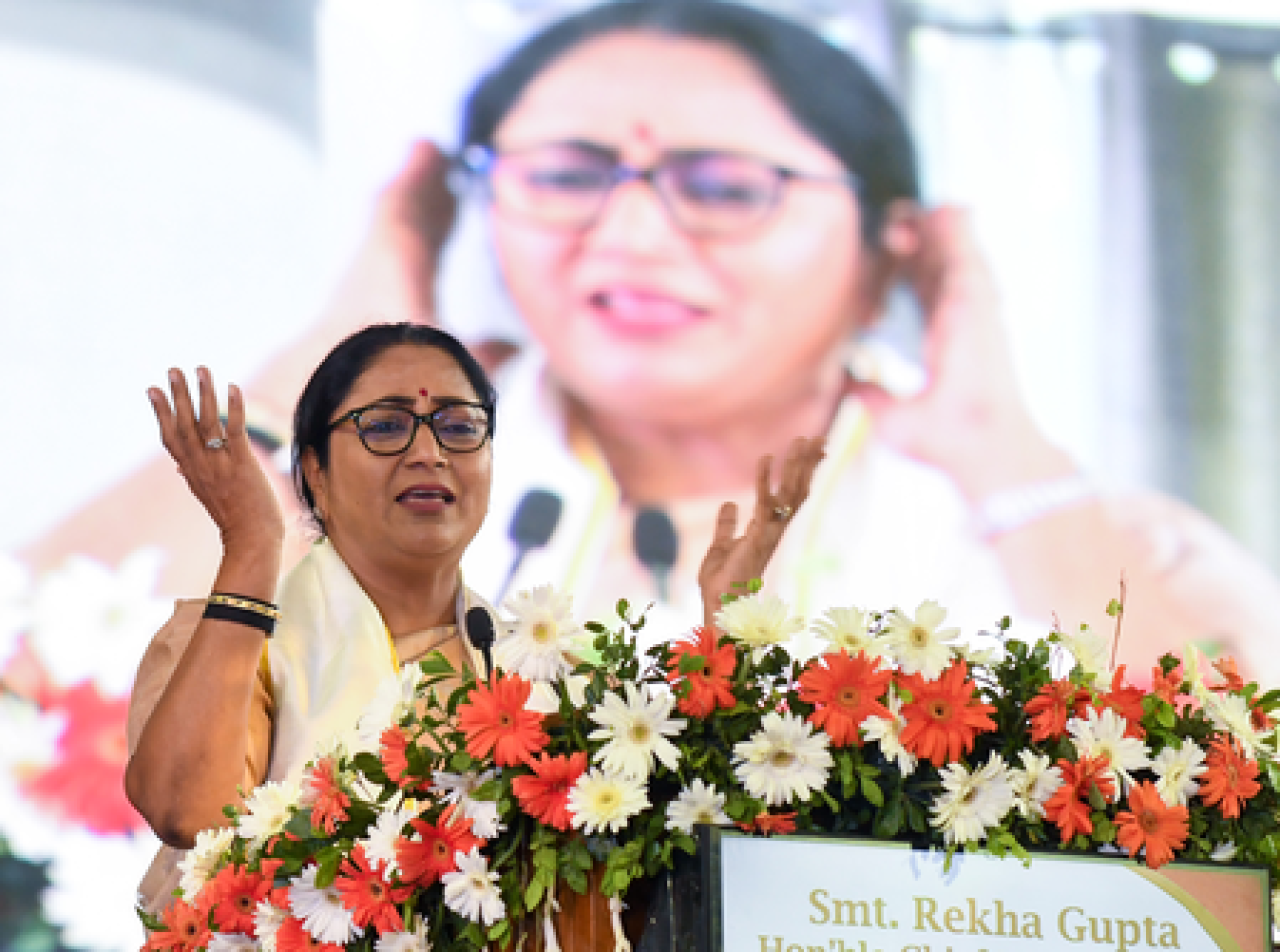 ఢిల్లీ: సీఎం రేఖా గుప్తా కోచింగ్ కేంద్రాలకు ఫైర్ సెక్యూరిటీ చర్యలు తీసుకోవడానికి ఒక నెల సమయం ఇచ్చారు