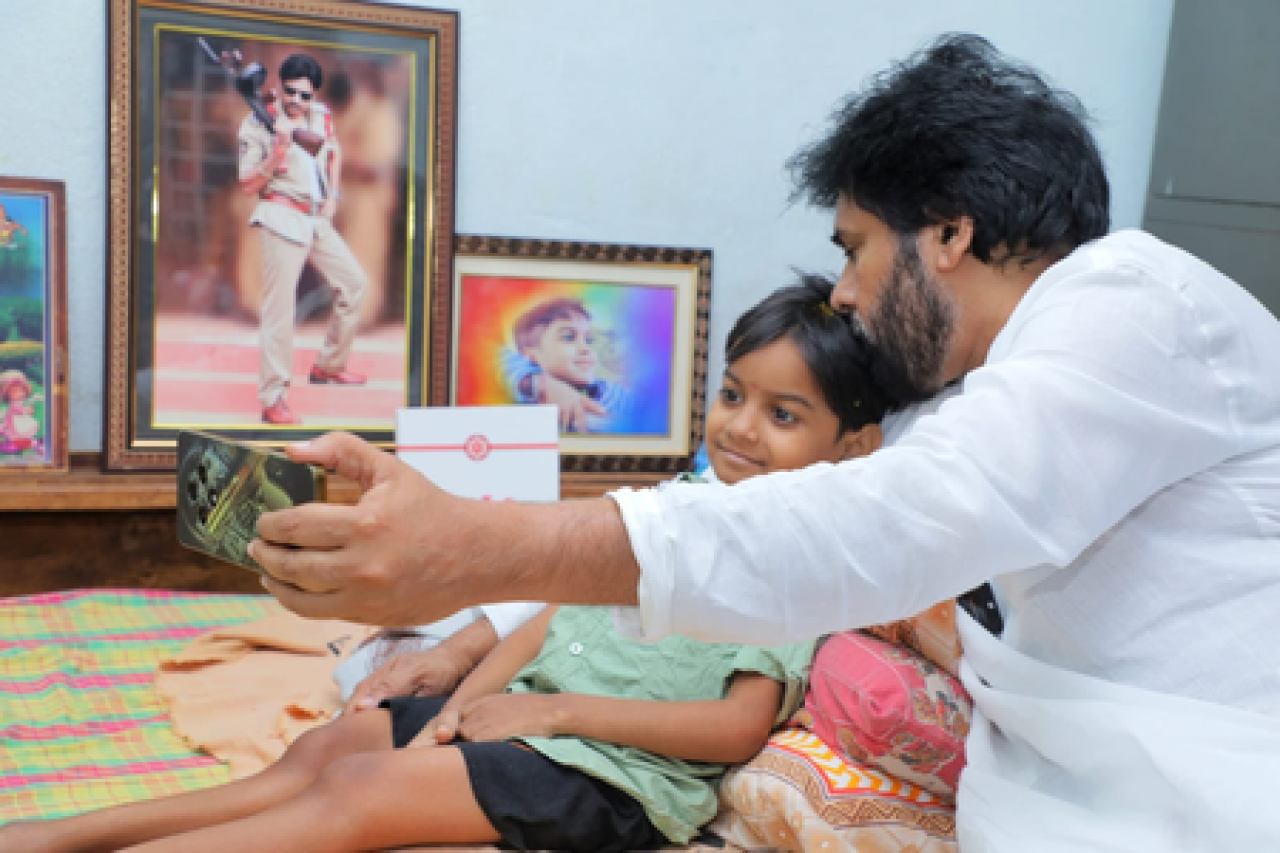 పawan కళ్యాణ్ యువ అభిమానికి మద్దతు: చివరి కోరికను తీర్చిన క్షణం