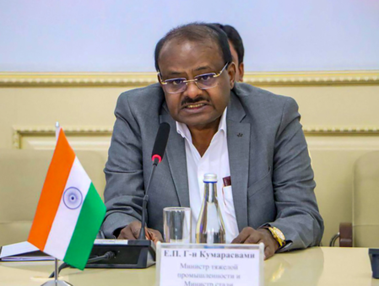 బిదాది టౌన్‌షిప్ వివాదం: కుమారస్వామి, శివకుమార్ మధ్య చర్చలు కొనసాగుతున్నాయి