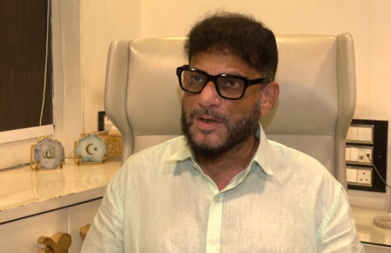 మహారాష్ట్ర ప్రభుత్వ ‘లాడ్కీ బహన్ యోజన’పై వారిస్ పఠాన్ ప్రశ్నలు, ఓటుకు డబ్బులు పంపిణీ చేసినట్లు ఆరోపణలు