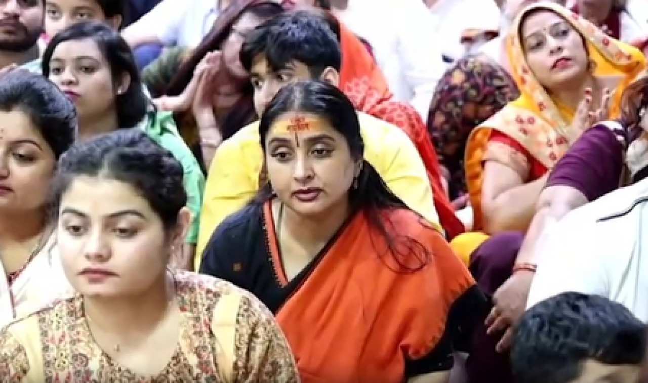మాలవిక అవినాష్ మహాకాల్ ఆలయంలో ప్రార్థన చేశారు