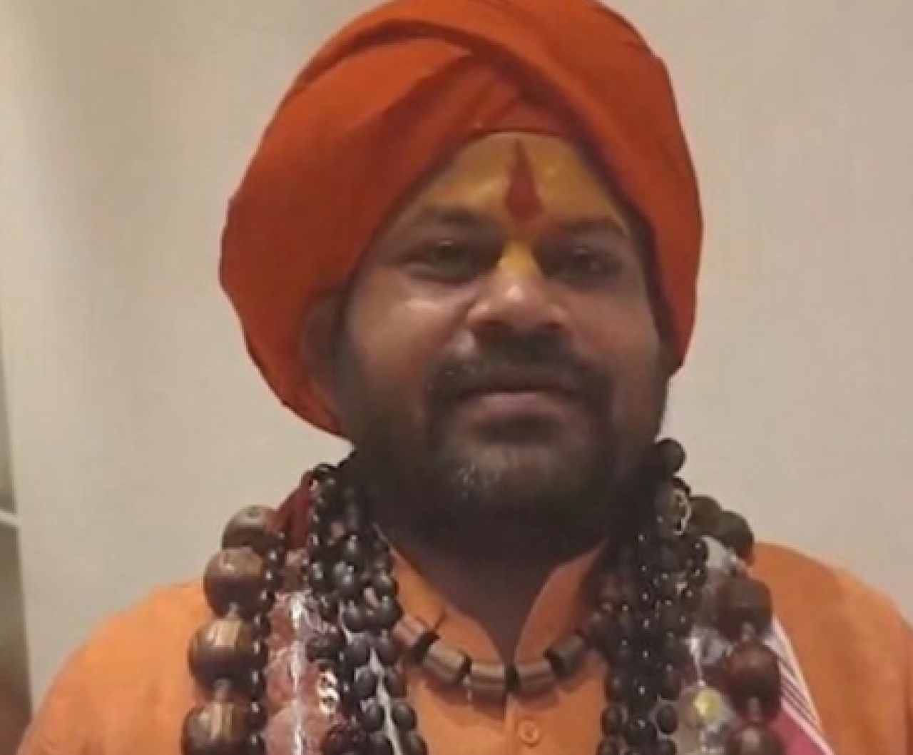అఖిలేష్ యాదవ్ ఆరోపణలకు మహంత్ రాజూదాస్ సమాధానం
