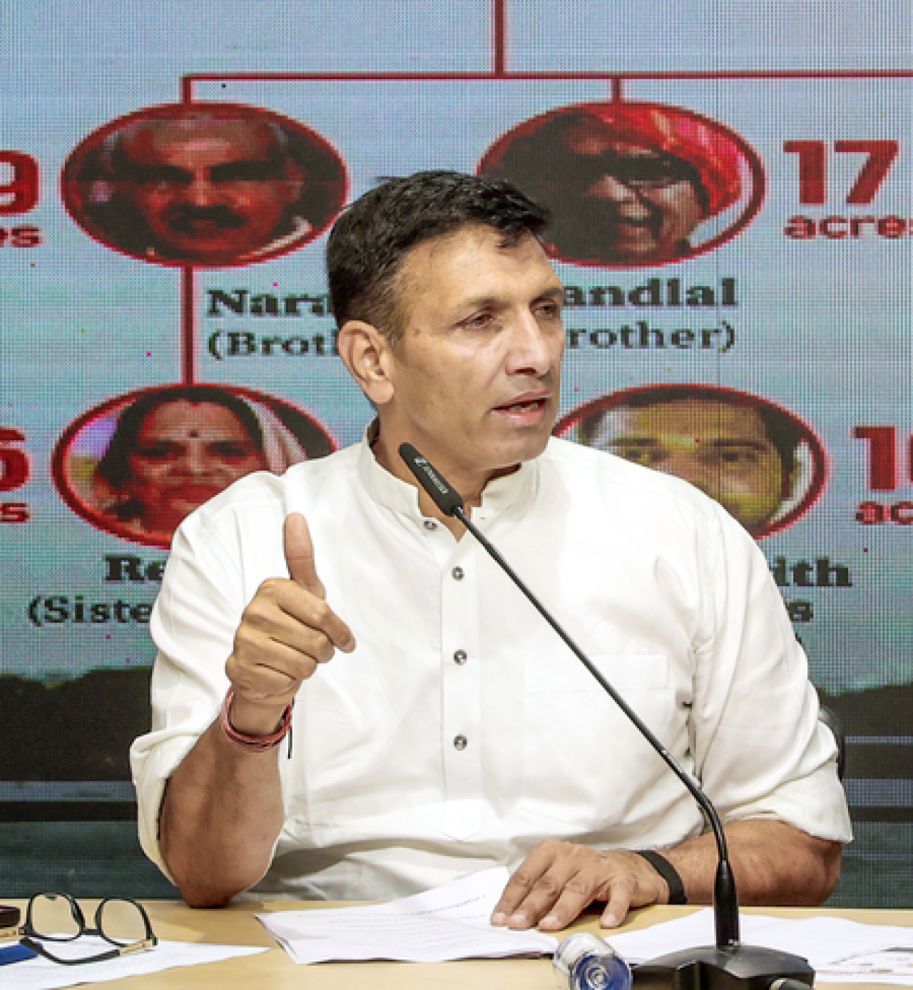 కాంగ్రెస్ నేతల నిరసన: రాహుల్ గాంధీ అరెస్టుకు వ్యతిరేకంగా భోపాల్లో ఆందోళన