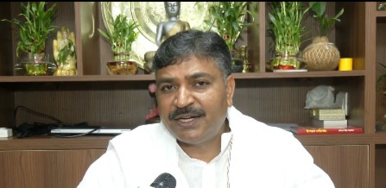 టీకా రామ్ జూలీ కేంద్రంపై దాడి, విద్యా మంత్రి రాజీనామా కోరారు