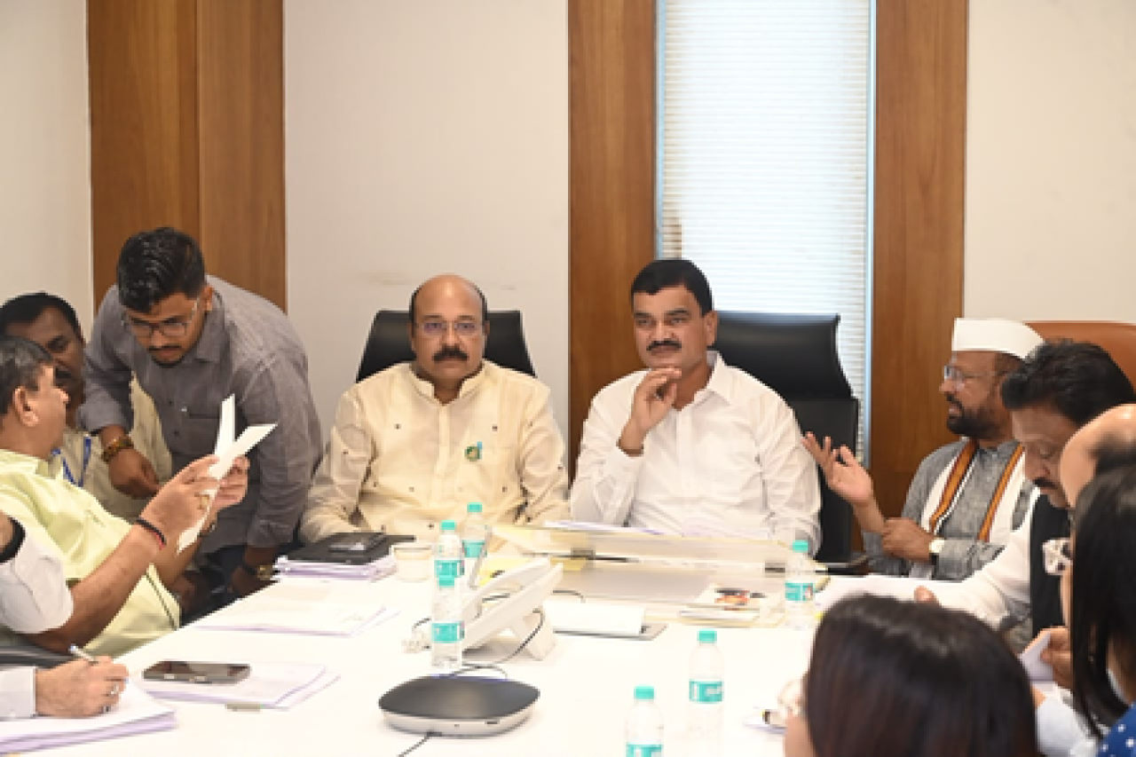 దేవేంద్ర ఫడ్నవీస్కు దేశ నాయకత్వం చేపట్టే అవకాశం కలగాలి: మంత్రి దత్తాత్రయ భరణే దేవేంద్ర ఫడ్నవీస్కు దేశ నాయకత్వం చేపట్టే అవకాశం కలగాలి: మంత్రి దత్తాత్రయ భరణే