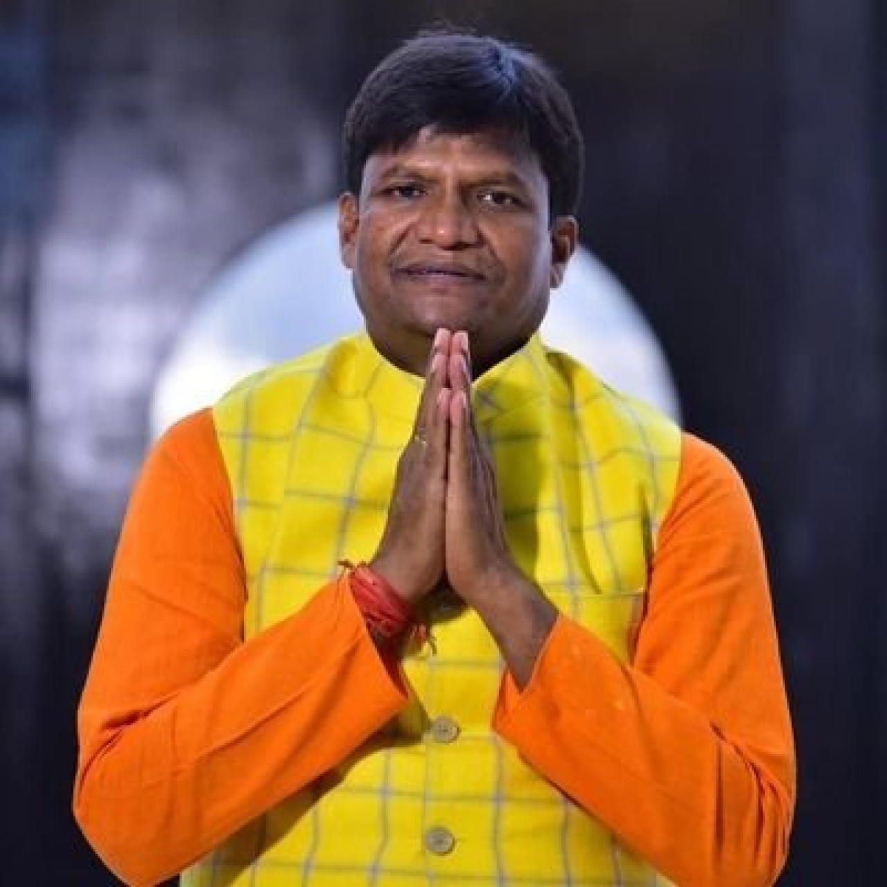 ధనబాద్ ఎంపీ ధులూ మహతో అరూప్ చటర్జీకి 2 కోట్ల రూపాయల దావా నోటీసు పంపించారు