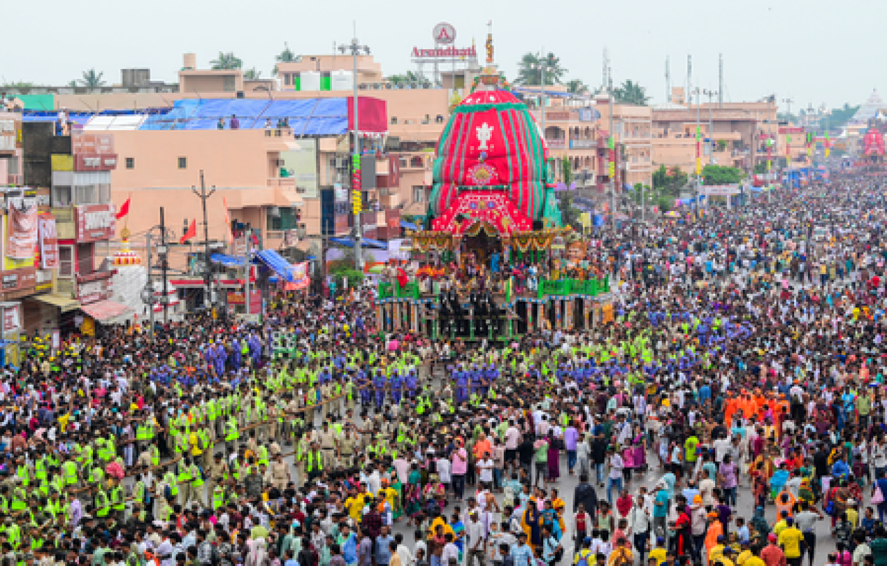 పూరీ రథయాత్రలో భారీ భక్తుల రద్దీ, డీజీపీ సూచనలు