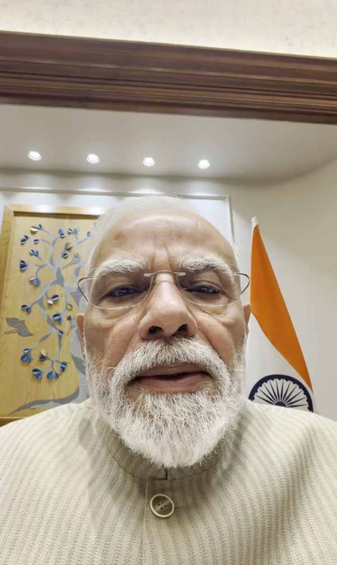 పేపర్ లీక్ పై ప్రధాని మోడీ వీడియో సందేశం, కేబినెట్ సమావేశంలో కీలక నిర్ణయాలు పేపర్ లీక్ పై ప్రధాని మోడీ వీడియో సందేశం, కేబినెట్ సమావేశంలో కీలక నిర్ణయాలు