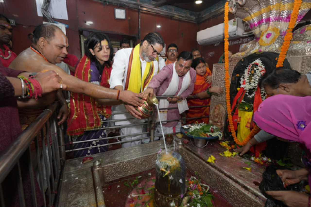 ప్రాశాంత్ కిషోర్ బాంకీపూర్ ఉపచునావ్ కోసం నామినేషన్ దాఖలు ముందు దేవాలయంలో పూజ