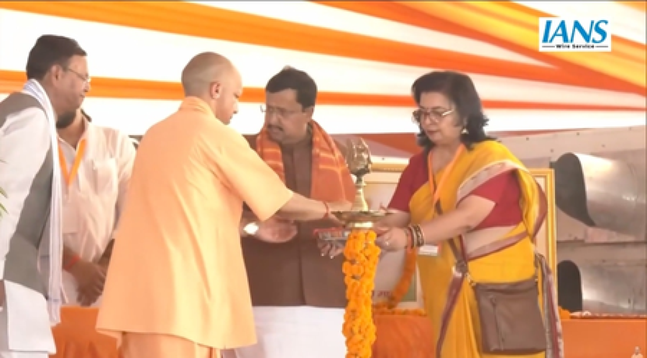 బంగాళ్ వంటి విజయం కోసం శక్తి కేంద్రం బలంగా ఉండాలి: సీఎం యోగి