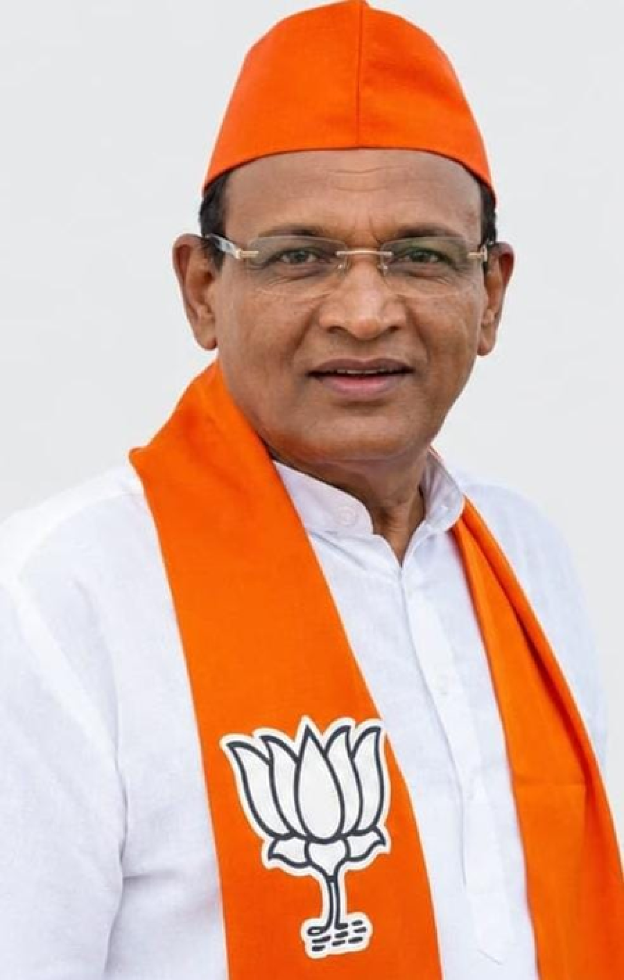 వడోదరలో మంజల్పూర్ అసెంబ్లీ స్థానానికి ఉప ఎన్నికల్లో బీజేపీ సతీష్ పటేల్ను అభ్యర్థిగా ప్రకటించింది