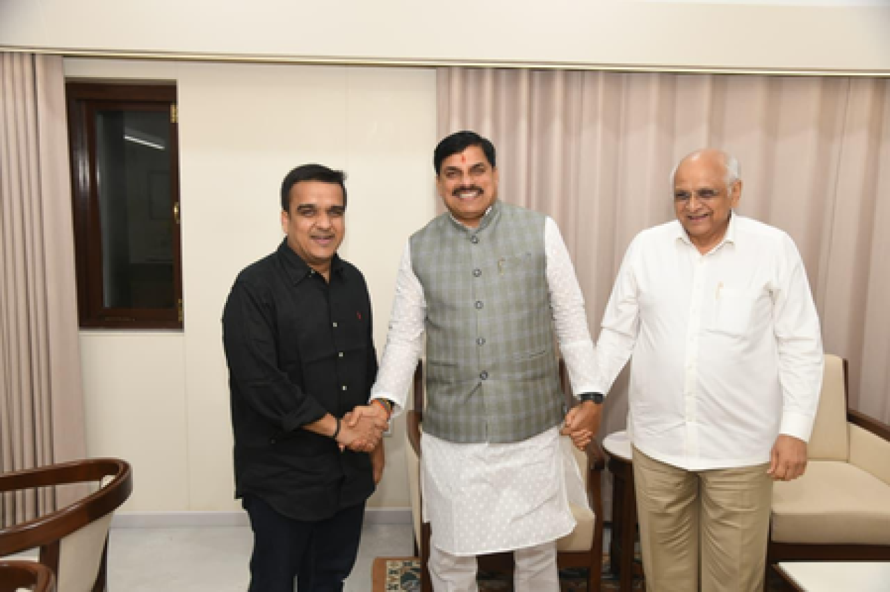 మధ్యప్రదేశ్ సీఎం మోహన్ యాదవ్ గుజరాత్లో పెట్టుబడుల కోసం భూపేంద్ర పటేల్తో సమావేశం