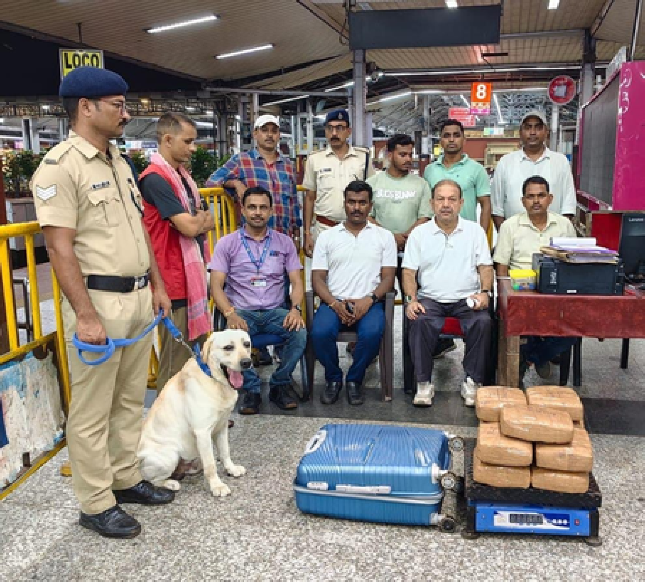 హావ్డా రైల్వే స్టేషన్లో 22.64 కిలోల గంజాయి పట్టివేత, ఒక వ్యక్తి అరెస్టు