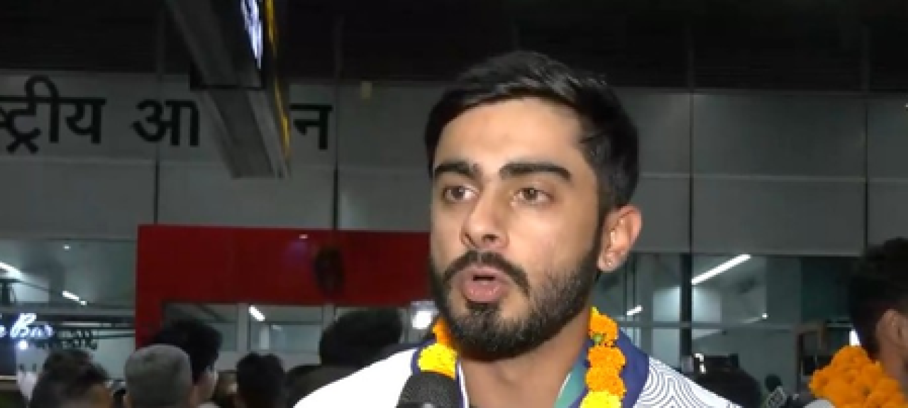 ఎషియన్ గేమ్స్ 2026లో అద్భుత ప్రదర్శనతో స్వదేశానికి వచ్చిన భారత షూటర్లు, ఎయిర్పోర్ట్లో ఘన స్వాగతం