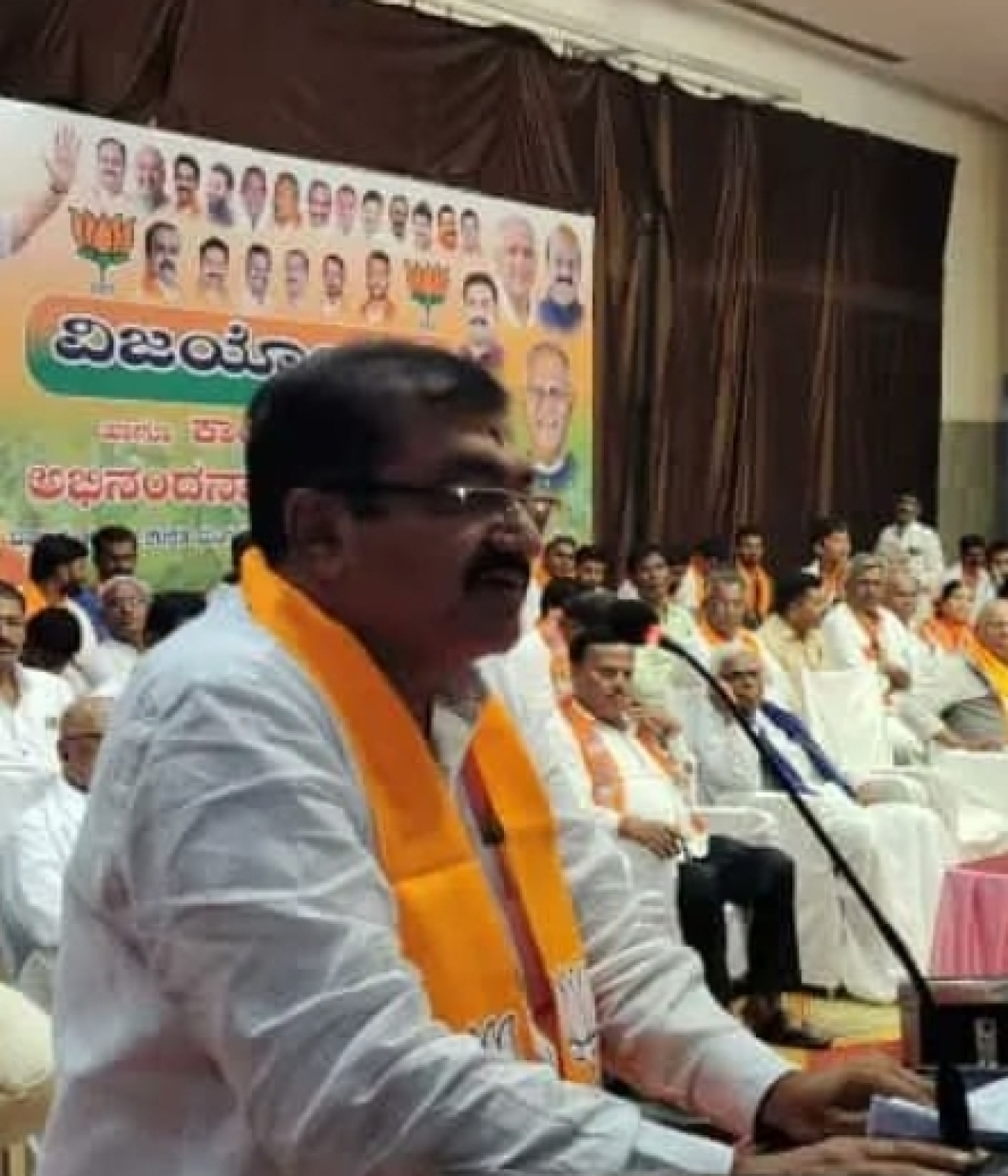 దావణగెరెలో నీటి వివాదం: మంత్రి మరియు ఎమ్మెల్యే మధ్య తీవ్ర వాగ్వాదం