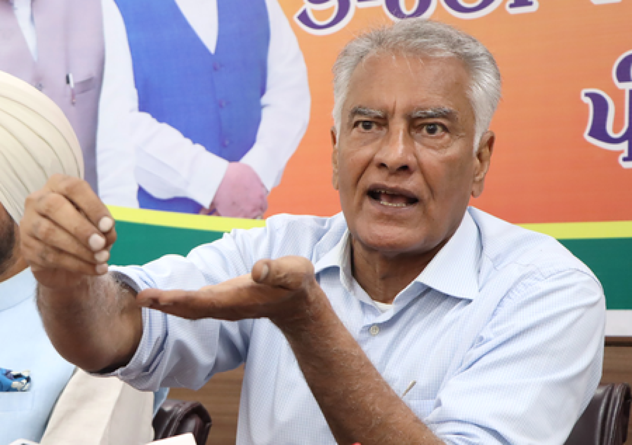 పంజాబ్లో పోలీసుల భయంతో ప్రభుత్వ సూచనలు: సునీల్ జాఖర్ వ్యాఖ్యలు