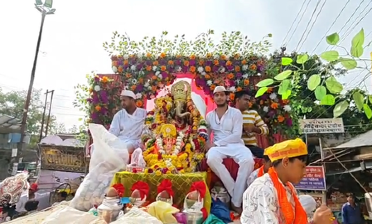 ఫర్రుఖాబాద్‌లో గణేష్ మహోత్సవం: శోభాయాత్ర మరియు ప్రతిమల విసర్జన